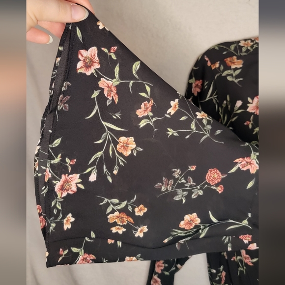 Cute Everly Floral Blouse - Picture 2 of 4